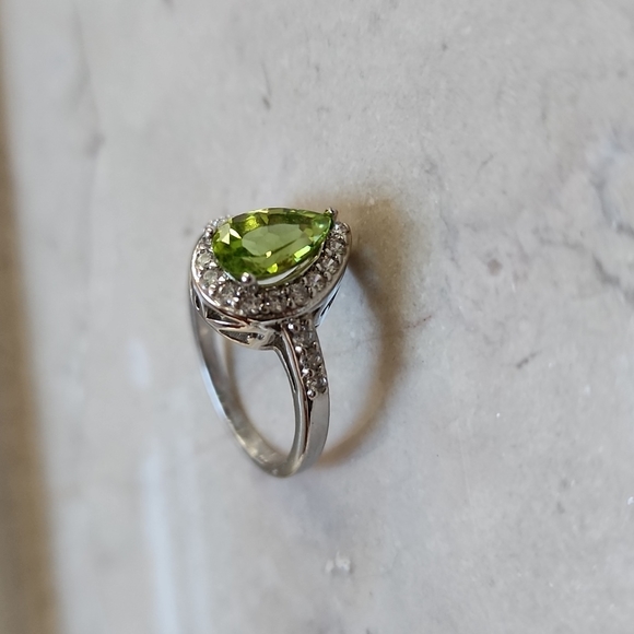 Peridot and CZ ring - Picture 4 of 9